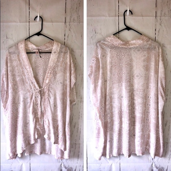 Victoria’s Secret pink & white kimono - Picture 2 of 5